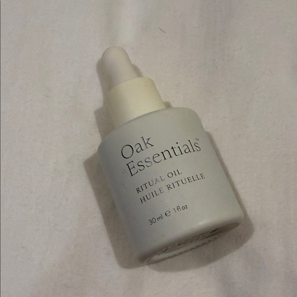 Oak Essentials Ritual Oil - Picture 3 of 4